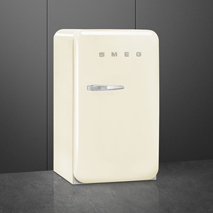 401-1-1.jpg REFRIGERADOR 50'S STYLE CREMA SMEG FAB10URCR3
